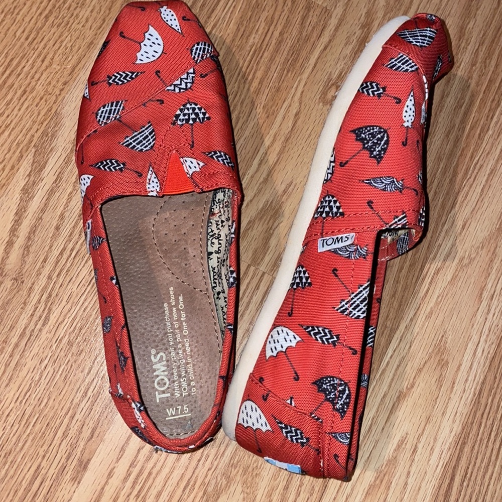 TOMS “Singing in the Rain” Red Flats Slip Ons size 7.5